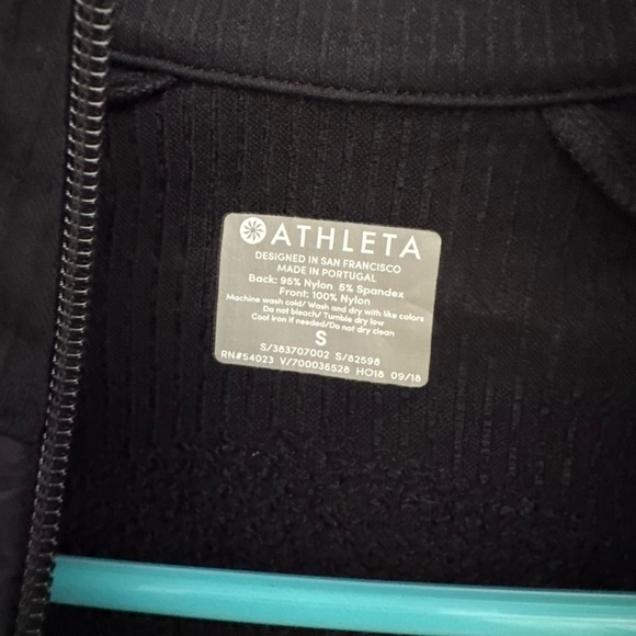 Athleta Insulated Flurry PrimaLoft Jacket, Black SIZE S - Picture 3 of 4